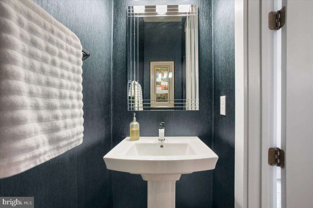 25635 NOT FORGOTTEN TER, CHANTILLY, Virginia 20152, 3 Bedrooms Bedrooms, ,2 BathroomsBathrooms,Residential,For sale,25635 NOT FORGOTTEN TER,VALO2117134 MLS # VALO2117134