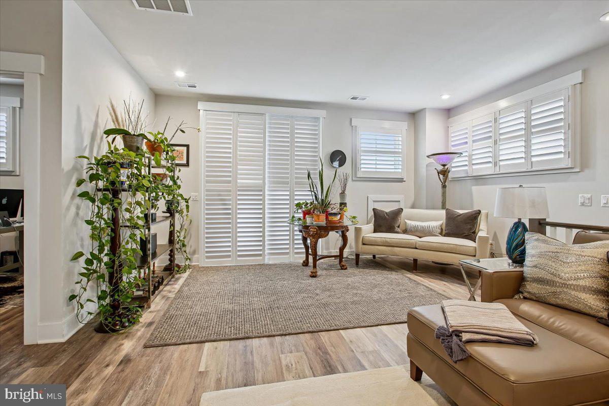 25635 NOT FORGOTTEN TER, CHANTILLY, Virginia 20152, 3 Bedrooms Bedrooms, ,2 BathroomsBathrooms,Residential,For sale,25635 NOT FORGOTTEN TER,VALO2117134 MLS # VALO2117134