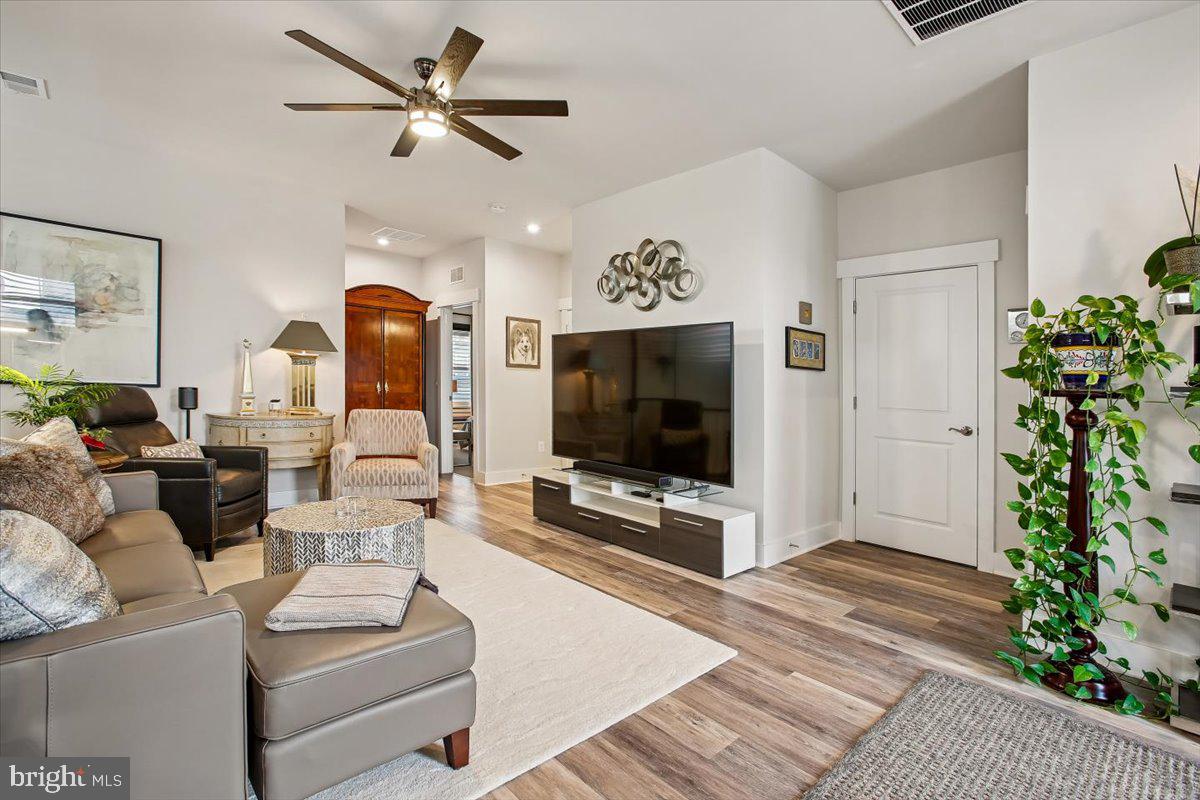 25635 NOT FORGOTTEN TER, CHANTILLY, Virginia 20152, 3 Bedrooms Bedrooms, ,2 BathroomsBathrooms,Residential,For sale,25635 NOT FORGOTTEN TER,VALO2117134 MLS # VALO2117134