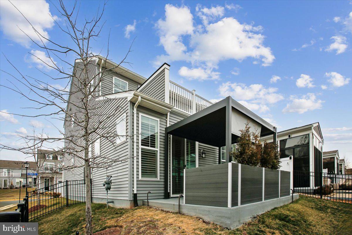25635 NOT FORGOTTEN TER, CHANTILLY, Virginia 20152, 3 Bedrooms Bedrooms, ,2 BathroomsBathrooms,Residential,For sale,25635 NOT FORGOTTEN TER,VALO2117134 MLS # VALO2117134