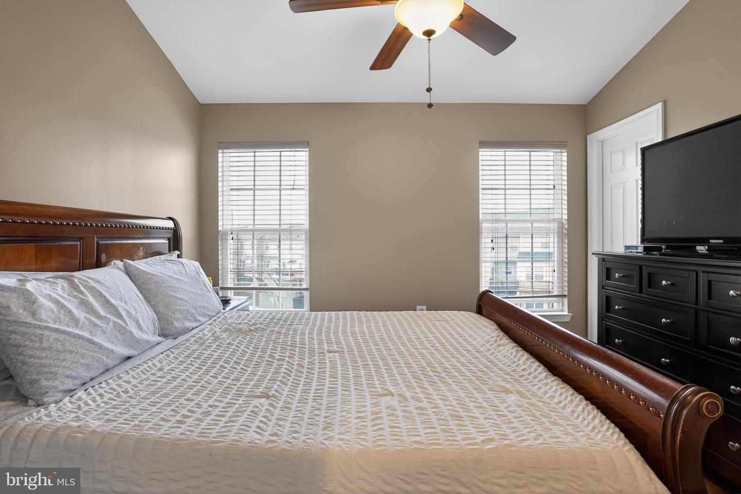 448 PEARLBUSH SQ NE, LEESBURG, Virginia 20176, 4 Bedrooms Bedrooms, ,3 BathroomsBathrooms,Residential,For sale,448 PEARLBUSH SQ NE,VALO2117174 MLS # VALO2117174