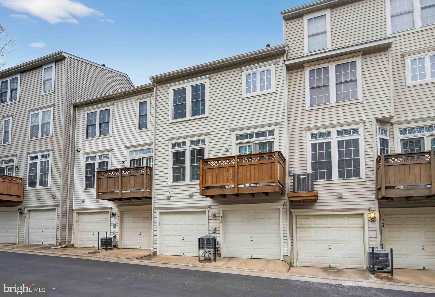 904 HARRISON CIR, ALEXANDRIA, Virginia 22304, 3 Bedrooms Bedrooms, ,2 BathroomsBathrooms,Residential,For sale,904 HARRISON CIR,VAAX2054674 MLS # VAAX2054674