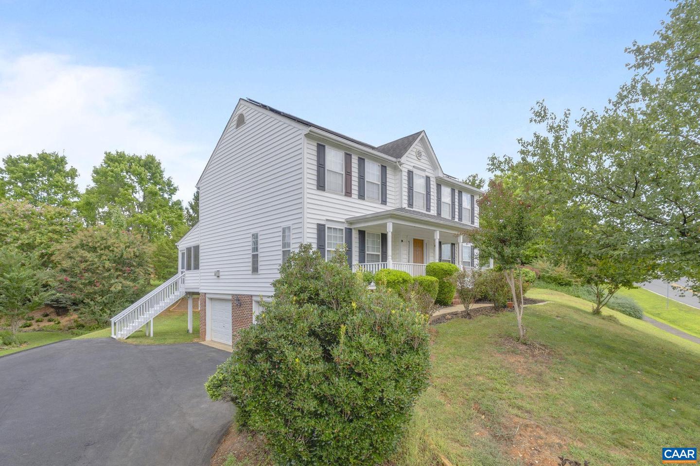 1051 OLD FOX TRAIL LN, CROZET, Virginia 22932, 4 Bedrooms Bedrooms, ,2 BathroomsBathrooms,Residential,For sale,1051 OLD FOX TRAIL LN,673848 MLS # 673848