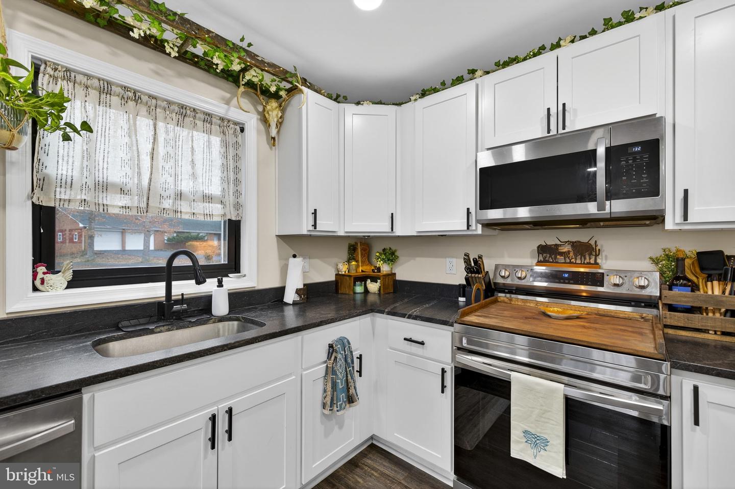 145 WEST ST, STEPHENS CITY, Virginia 22655, 4 Bedrooms Bedrooms, ,2 BathroomsBathrooms,Residential,For sale,145 WEST ST,VAFV2039894 MLS # VAFV2039894