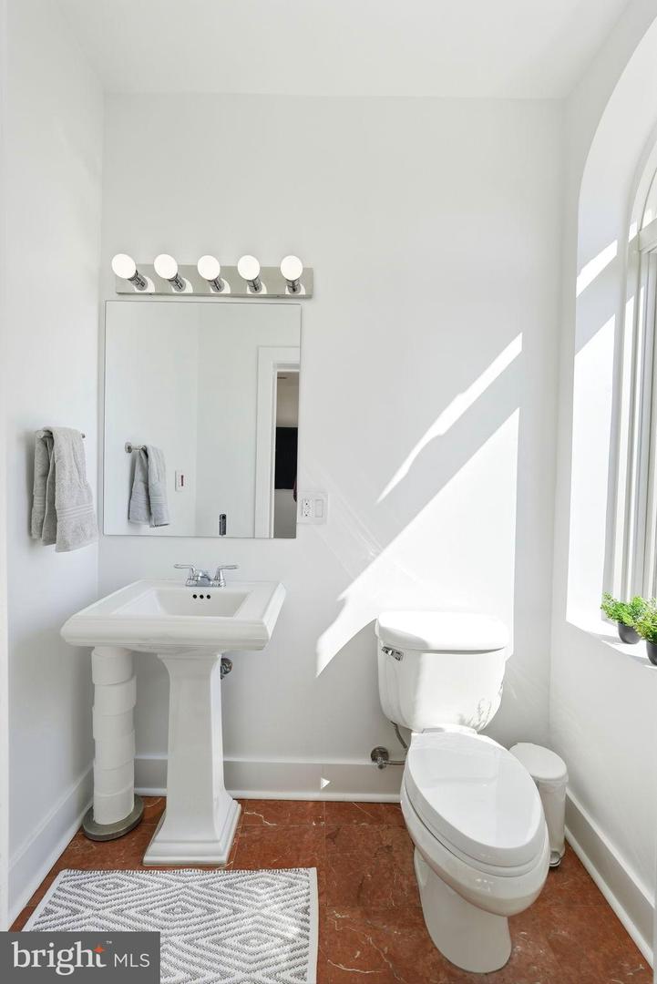 115 NEW YORK AVE NW #9, WASHINGTON, District Of Columbia 20001, 2 Bedrooms Bedrooms, ,2 BathroomsBathrooms,Residential,For sale,115 NEW YORK AVE NW #9,DCDC2248648 MLS # DCDC2248648