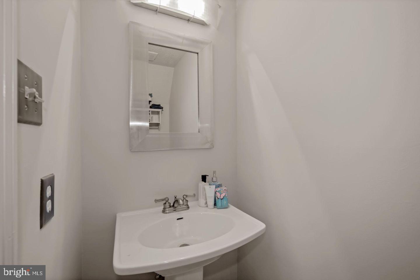 1538 TWISTED OAK DR, RESTON, Virginia 20194, 3 Bedrooms Bedrooms, ,2 BathroomsBathrooms,Residential,For sale,1538 TWISTED OAK DR,VAFX2293776 MLS # VAFX2293776