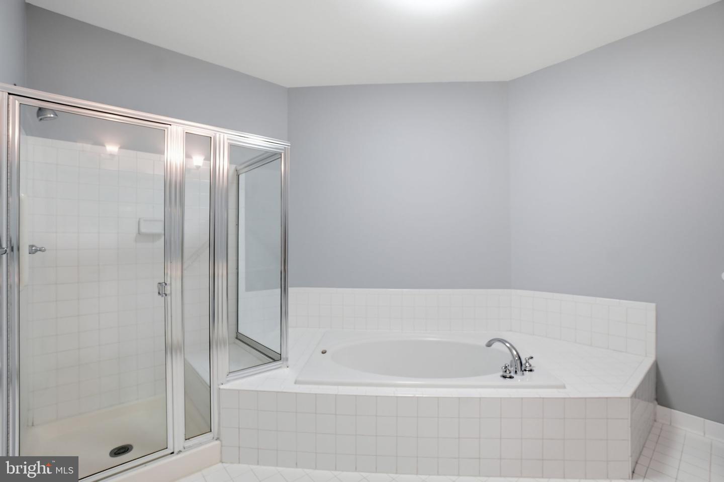 7871 ROLLING WOODS CT #1104, SPRINGFIELD, Virginia 22152, 2 Bedrooms Bedrooms, ,2 BathroomsBathrooms,Residential,For sale,7871 ROLLING WOODS CT #1104,VAFX2293628 MLS # VAFX2293628