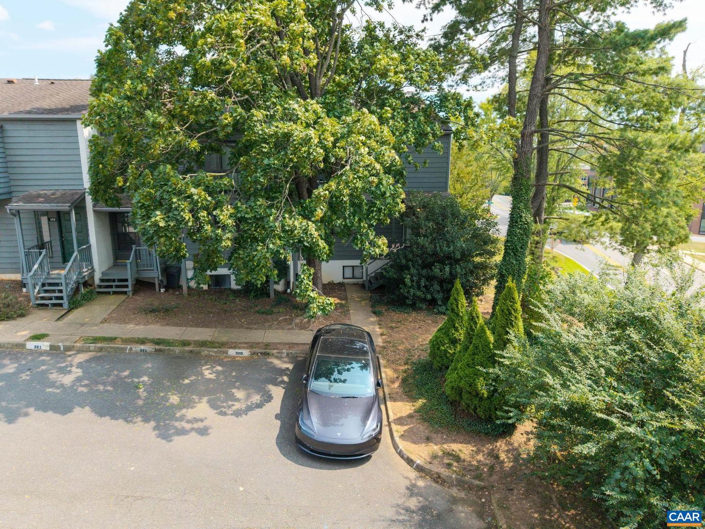 320 HARVEST DR, CHARLOTTESVILLE, Virginia 22903, 3 Bedrooms Bedrooms, ,3 BathroomsBathrooms,Residential,For sale,320 HARVEST DR,673891 MLS # 673891