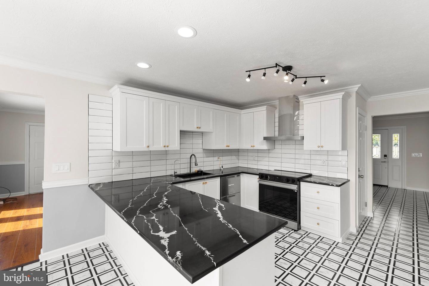 405 SPRING HOLLOW RD, WOODSTOCK, Virginia 22664, 4 Bedrooms Bedrooms, ,4 BathroomsBathrooms,Residential,For sale,405 SPRING HOLLOW RD,VASH2013720 MLS # VASH2013720