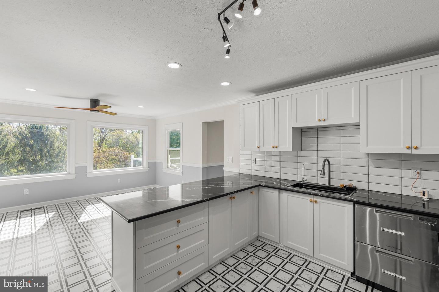 405 SPRING HOLLOW RD, WOODSTOCK, Virginia 22664, 4 Bedrooms Bedrooms, ,4 BathroomsBathrooms,Residential,For sale,405 SPRING HOLLOW RD,VASH2013720 MLS # VASH2013720