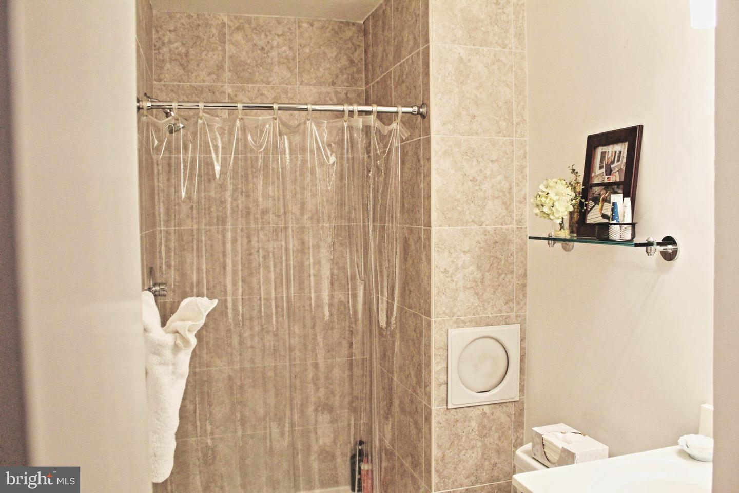 4960 SCHUYLER DR, ANNANDALE, Virginia 22003, 3 Bedrooms Bedrooms, 8 Rooms Rooms,2 BathroomsBathrooms,Residential,For sale,4960 SCHUYLER DR,VAFX2293666 MLS # VAFX2293666