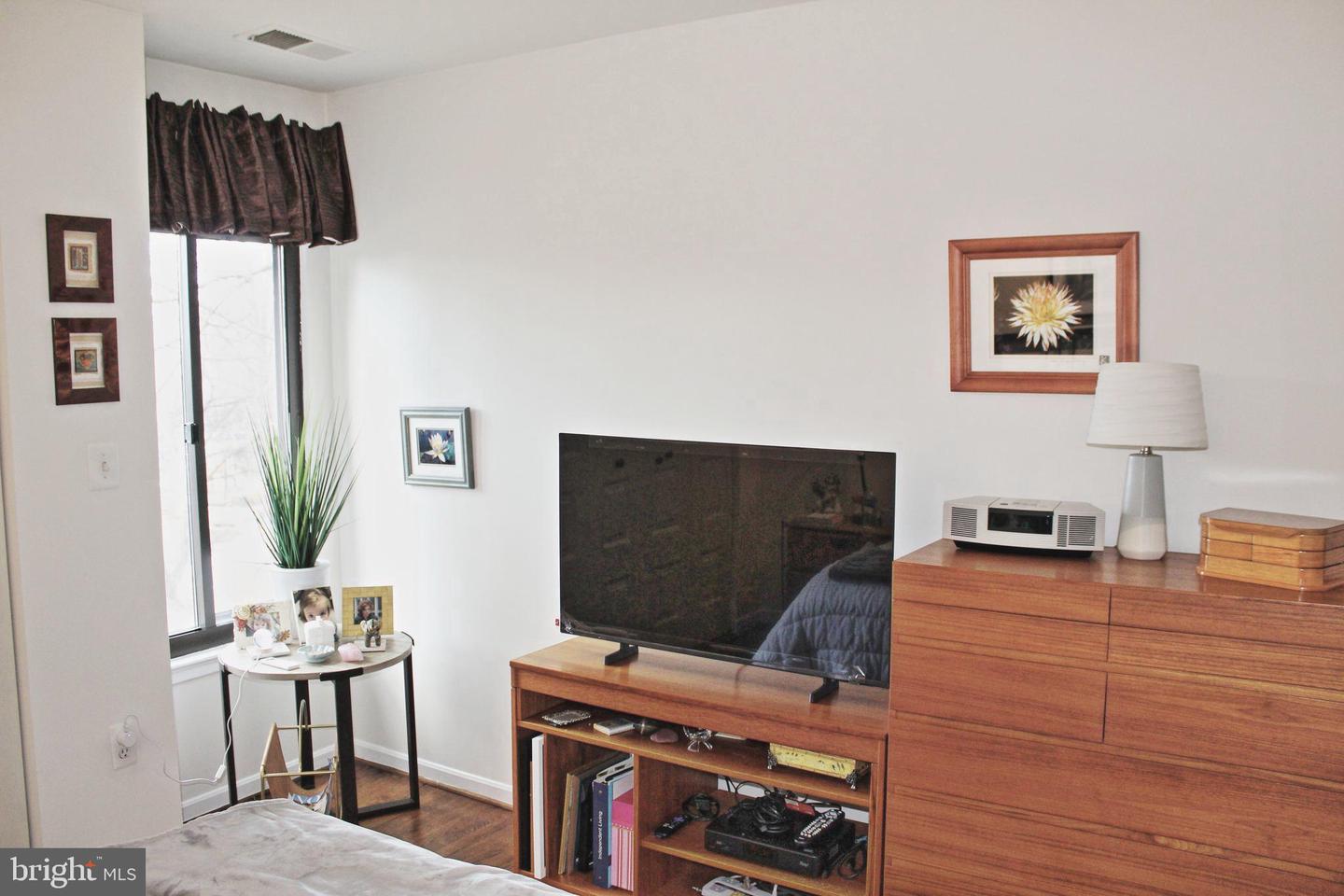 4960 SCHUYLER DR, ANNANDALE, Virginia 22003, 3 Bedrooms Bedrooms, 8 Rooms Rooms,2 BathroomsBathrooms,Residential,For sale,4960 SCHUYLER DR,VAFX2293666 MLS # VAFX2293666