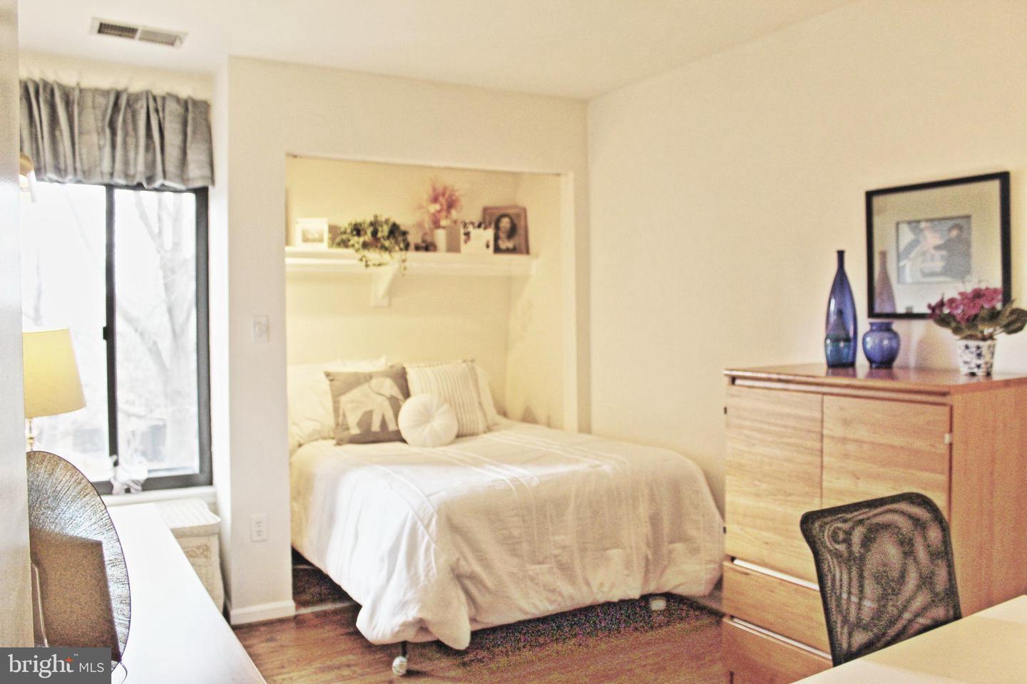 4960 SCHUYLER DR, ANNANDALE, Virginia 22003, 3 Bedrooms Bedrooms, 8 Rooms Rooms,2 BathroomsBathrooms,Residential,For sale,4960 SCHUYLER DR,VAFX2293666 MLS # VAFX2293666