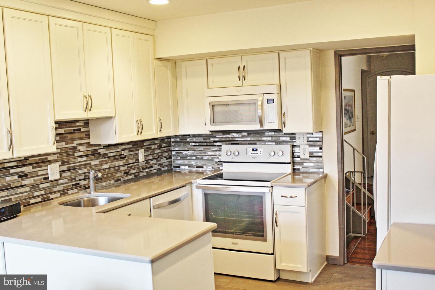 4960 SCHUYLER DR, ANNANDALE, Virginia 22003, 3 Bedrooms Bedrooms, 8 Rooms Rooms,2 BathroomsBathrooms,Residential,For sale,4960 SCHUYLER DR,VAFX2293666 MLS # VAFX2293666