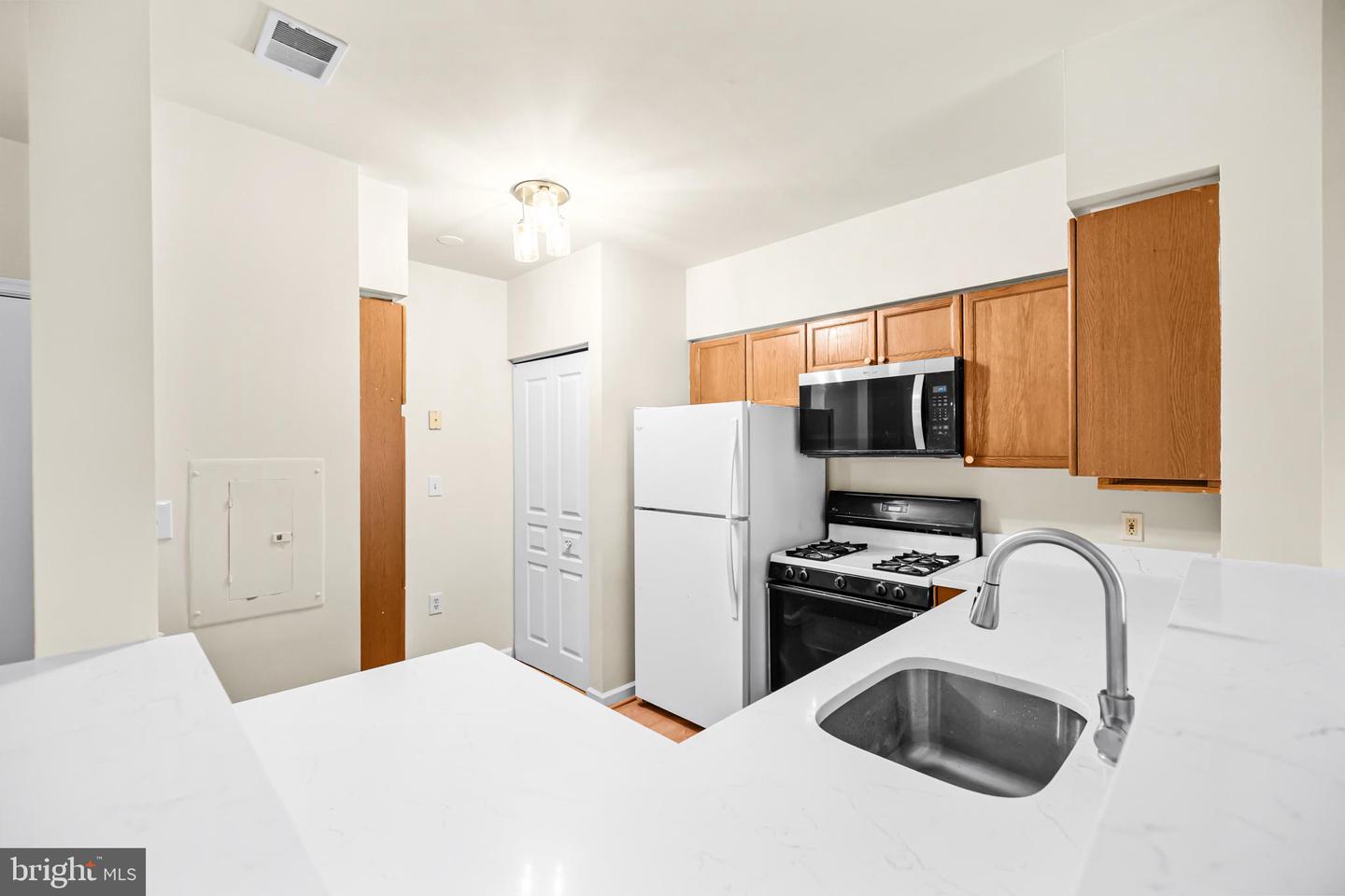 12919 ALTON SQ #416, HERNDON, Virginia 20170, 2 Bedrooms Bedrooms, ,1 BathroomBathrooms,Residential,For sale,12919 ALTON SQ #416,VAFX2293668 MLS # VAFX2293668