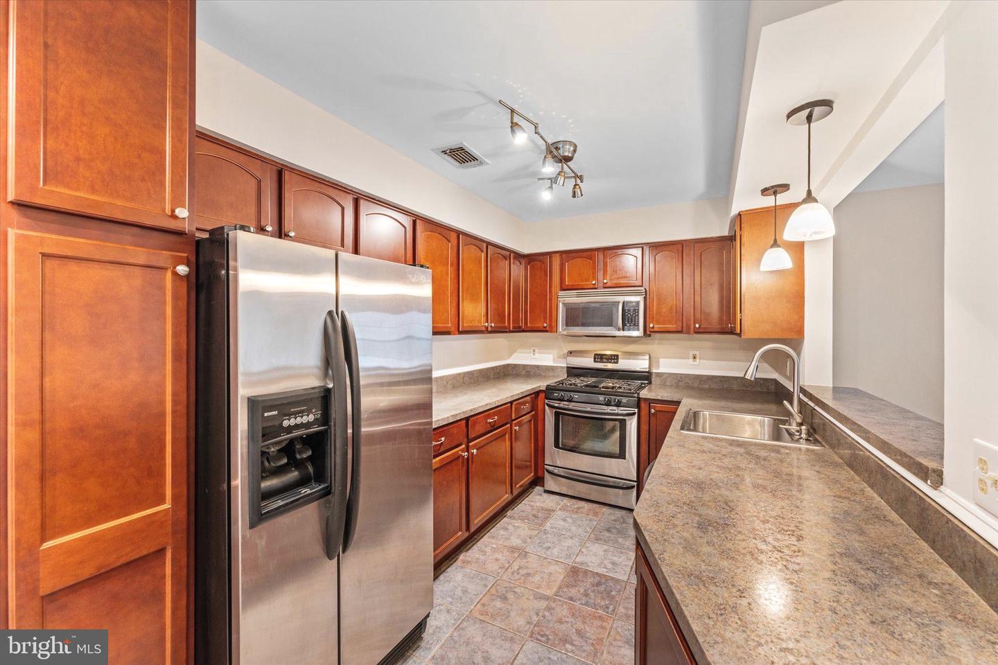 12569 KEMPSTON LN, WOODBRIDGE, Virginia 22192, 3 Bedrooms Bedrooms, ,2 BathroomsBathrooms,Residential,For sale,12569 KEMPSTON LN,VAPW2113630 MLS # VAPW2113630