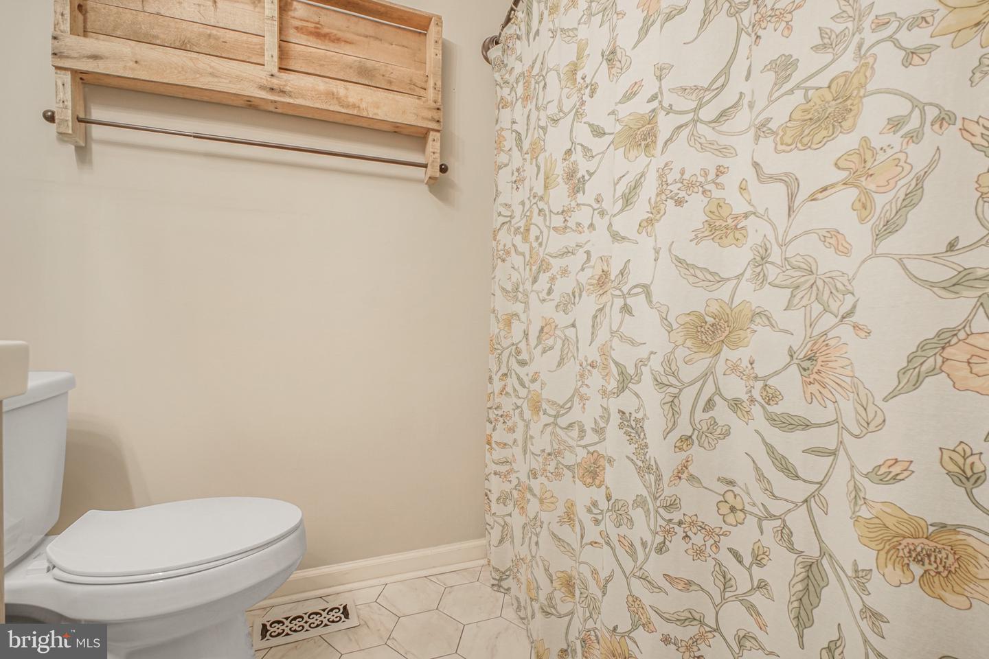 270 AMERICAN DR, RUTHER GLEN, Virginia 22546, 3 Bedrooms Bedrooms, ,2 BathroomsBathrooms,Residential,For sale,270 AMERICAN DR,VACV2009620 MLS # VACV2009620