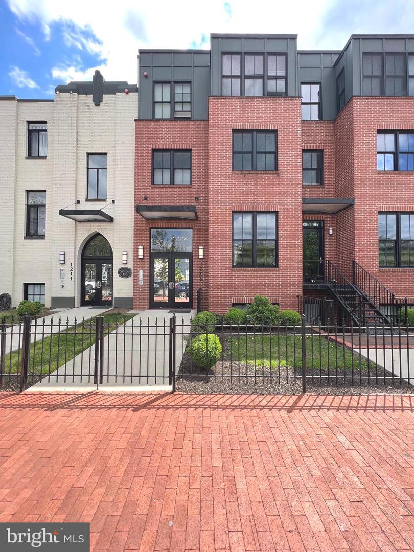 1209 G ST SE #8, WASHINGTON, District Of Columbia 20003, 2 Bedrooms Bedrooms, ,1 BathroomBathrooms,Residential,For sale,1209 G ST SE #8,DCDC2248626 MLS # DCDC2248626