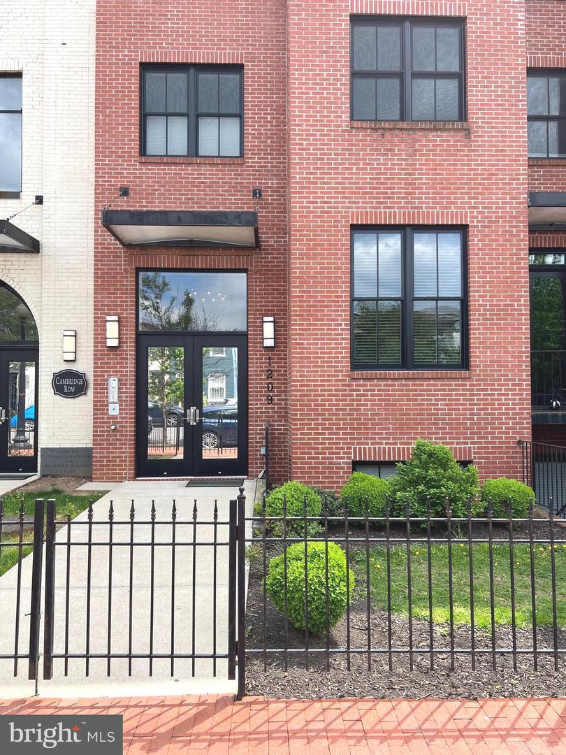 1209 G ST SE #8, WASHINGTON, District Of Columbia 20003, 2 Bedrooms Bedrooms, ,1 BathroomBathrooms,Residential,For sale,1209 G ST SE #8,DCDC2248626 MLS # DCDC2248626