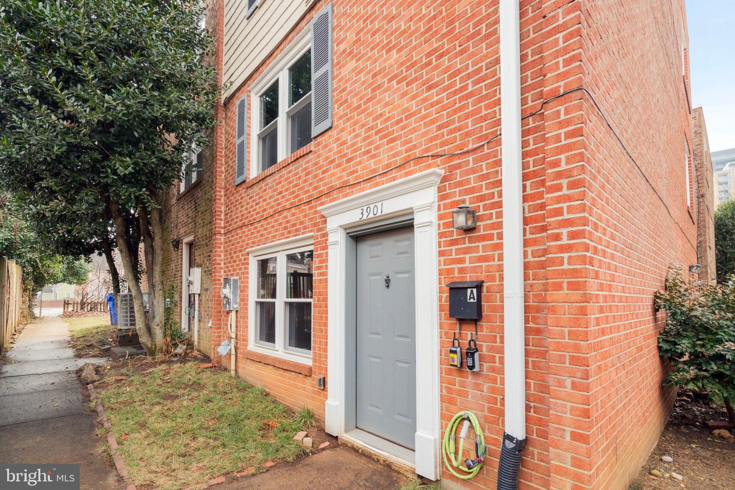 3901-A 6TH ST N, ARLINGTON, Virginia 22203, 3 Bedrooms Bedrooms, ,2 BathroomsBathrooms,Residential,For sale,3901-A 6TH ST N,VAAR2069572 MLS # VAAR2069572