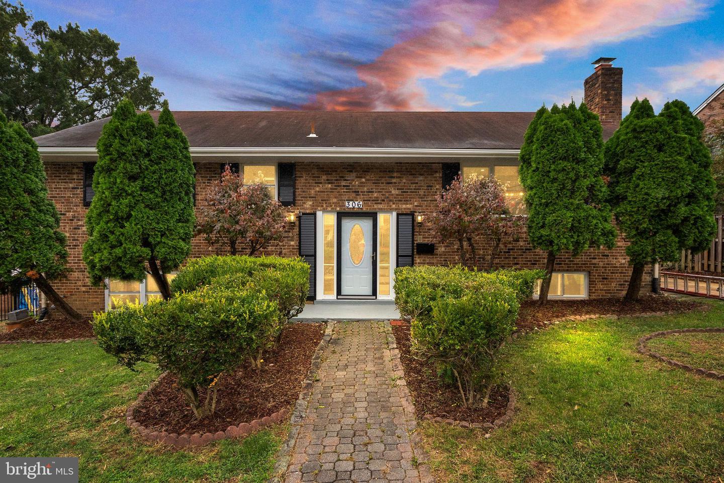 306 N MADISON ST, ARLINGTON, Virginia 22203, 5 Bedrooms Bedrooms, 13 Rooms Rooms,3 BathroomsBathrooms,Residential,For sale,306 N MADISON ST,VAAR2069576 MLS # VAAR2069576