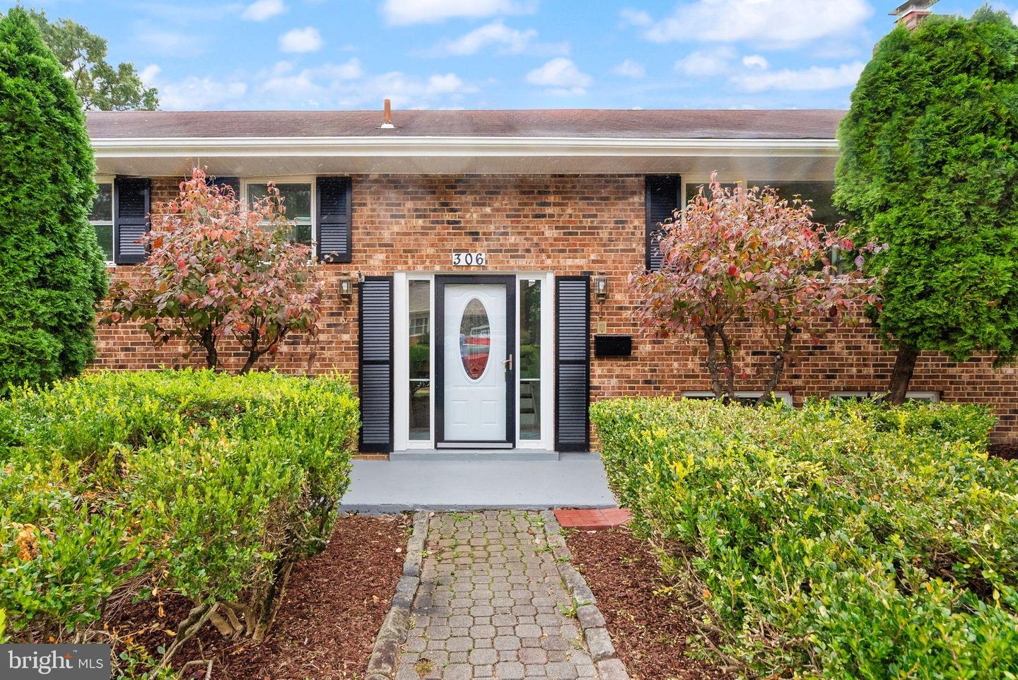 306 N MADISON ST, ARLINGTON, Virginia 22203, 5 Bedrooms Bedrooms, 13 Rooms Rooms,3 BathroomsBathrooms,Residential,For sale,306 N MADISON ST,VAAR2069576 MLS # VAAR2069576