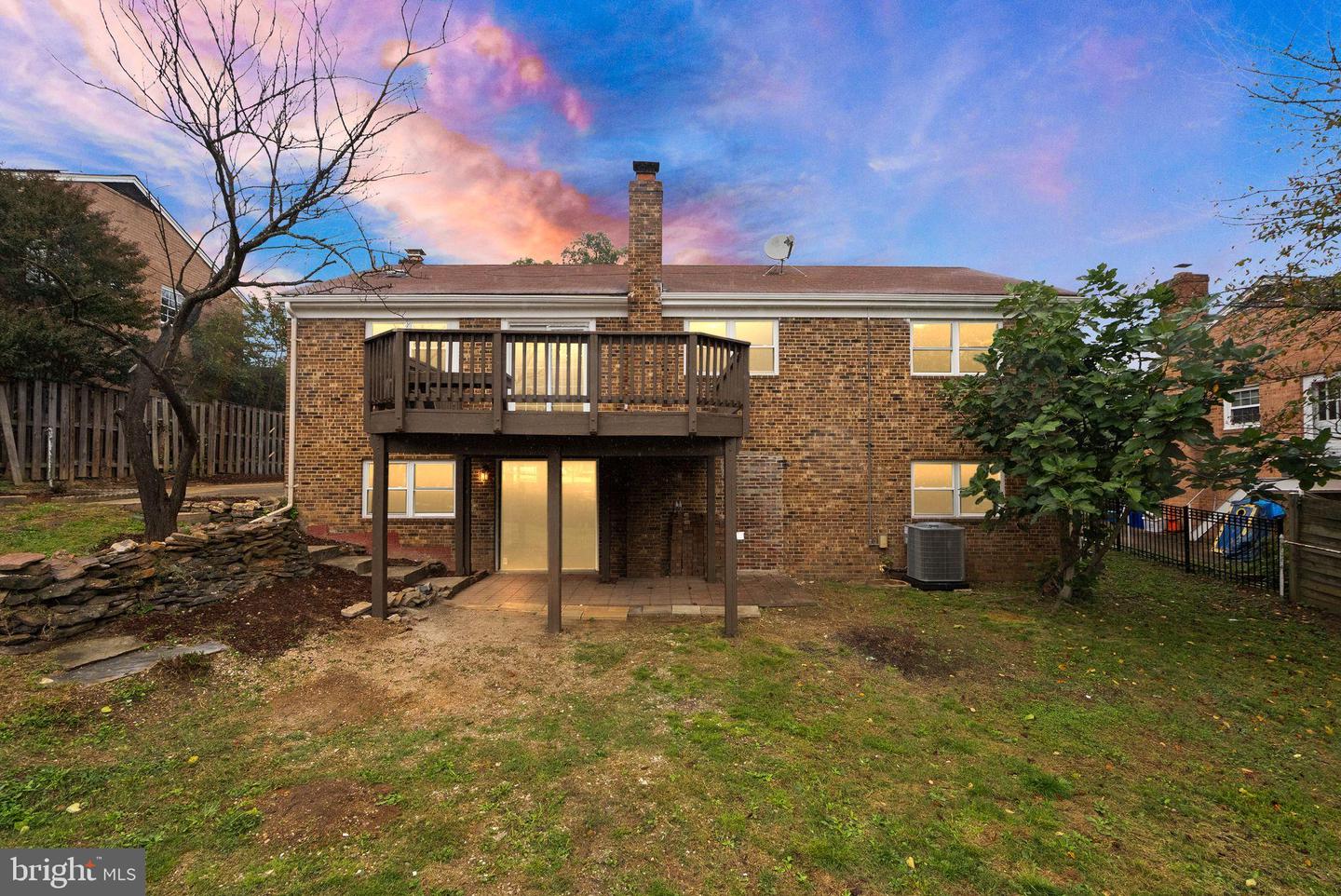 306 N MADISON ST, ARLINGTON, Virginia 22203, 5 Bedrooms Bedrooms, 13 Rooms Rooms,3 BathroomsBathrooms,Residential,For sale,306 N MADISON ST,VAAR2069576 MLS # VAAR2069576