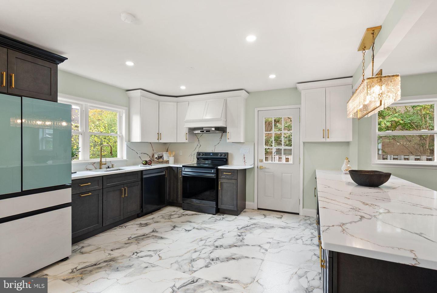 306 N MADISON ST, ARLINGTON, Virginia 22203, 5 Bedrooms Bedrooms, 13 Rooms Rooms,3 BathroomsBathrooms,Residential,For sale,306 N MADISON ST,VAAR2069576 MLS # VAAR2069576