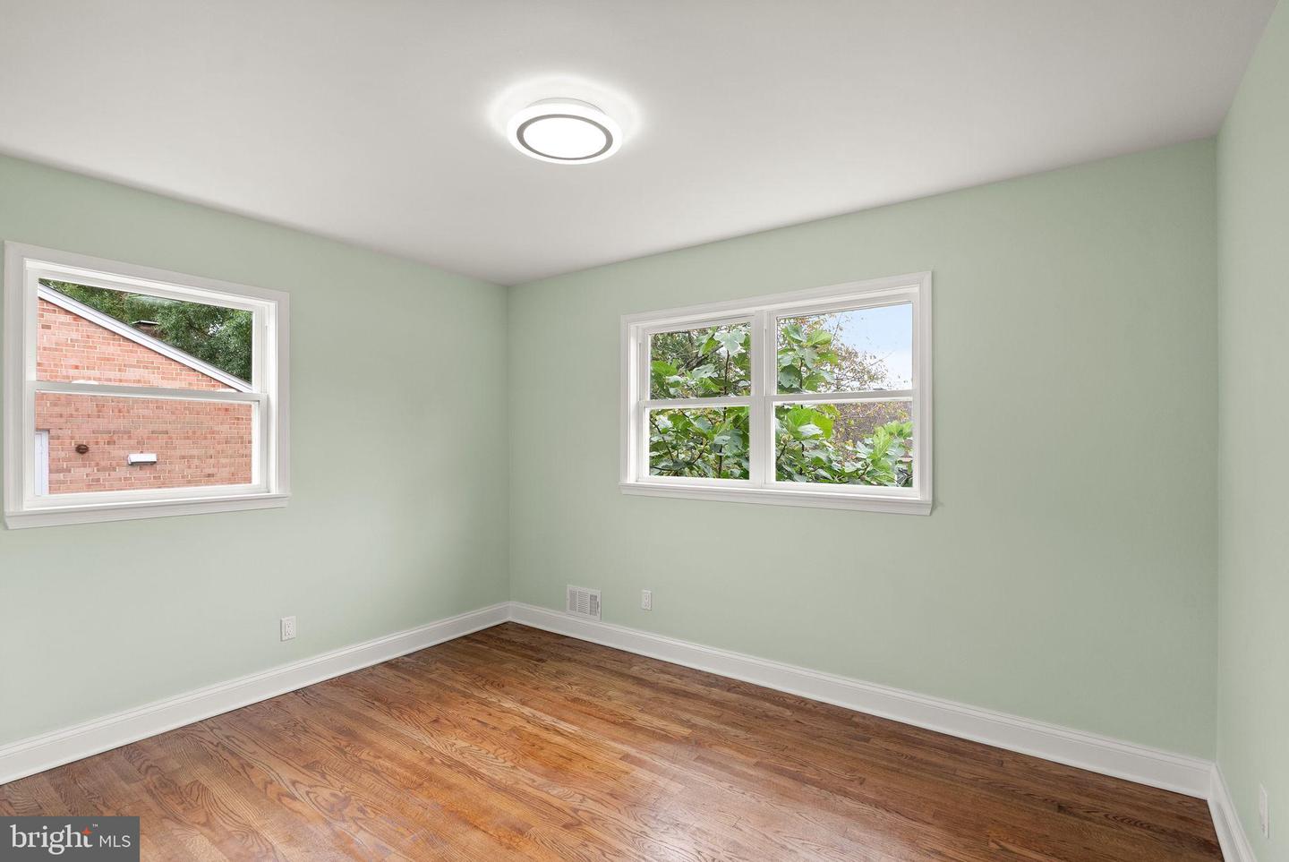 306 N MADISON ST, ARLINGTON, Virginia 22203, 5 Bedrooms Bedrooms, 13 Rooms Rooms,3 BathroomsBathrooms,Residential,For sale,306 N MADISON ST,VAAR2069576 MLS # VAAR2069576