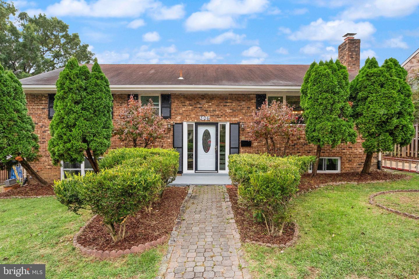 306 N MADISON ST, ARLINGTON, Virginia 22203, 5 Bedrooms Bedrooms, 13 Rooms Rooms,3 BathroomsBathrooms,Residential,For sale,306 N MADISON ST,VAAR2069576 MLS # VAAR2069576