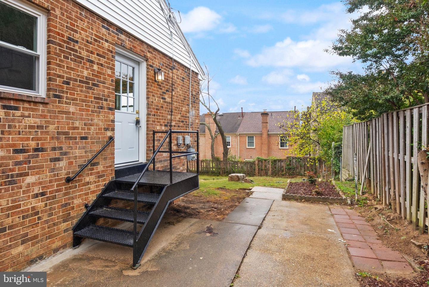 306 N MADISON ST, ARLINGTON, Virginia 22203, 5 Bedrooms Bedrooms, 13 Rooms Rooms,3 BathroomsBathrooms,Residential,For sale,306 N MADISON ST,VAAR2069576 MLS # VAAR2069576