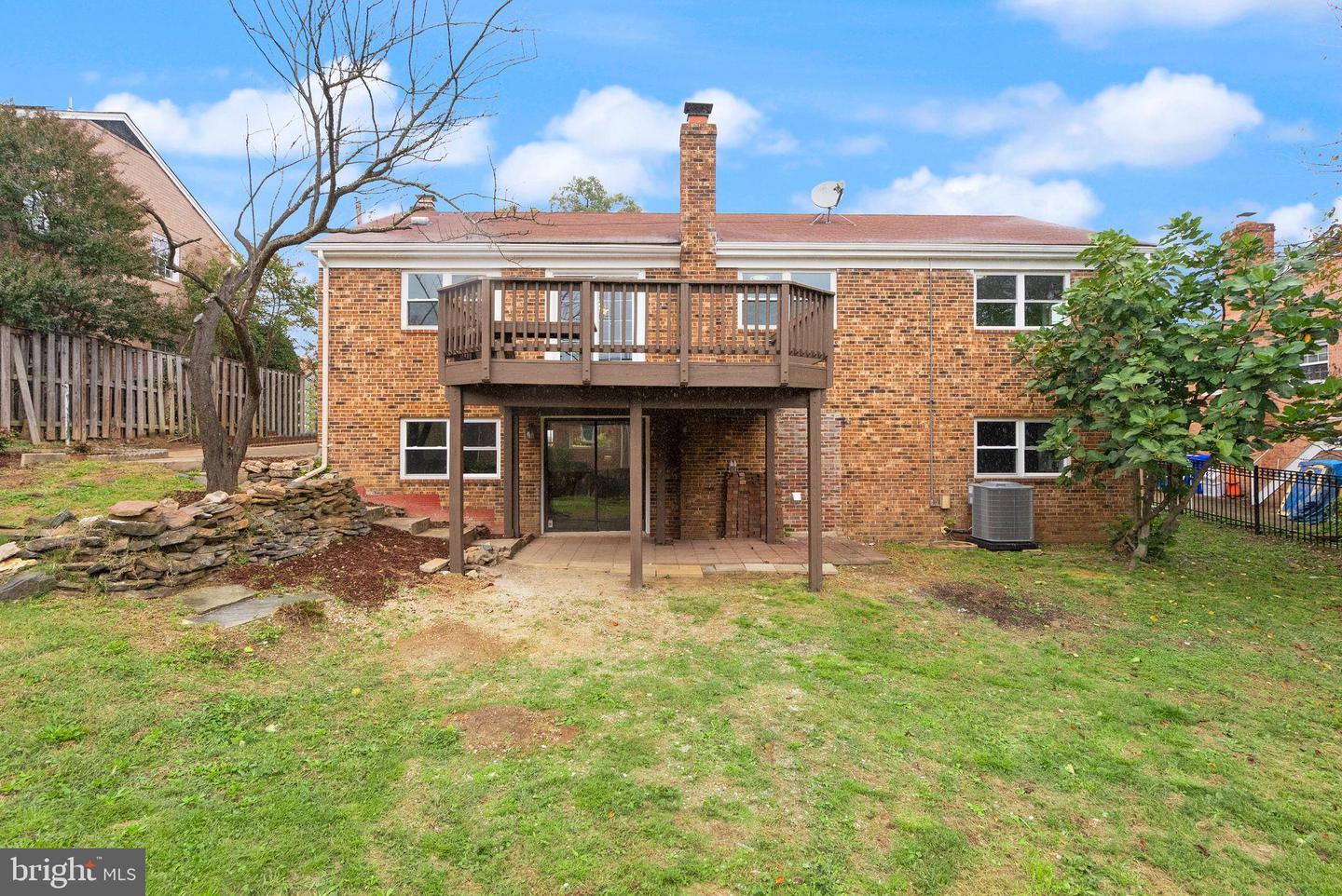 306 N MADISON ST, ARLINGTON, Virginia 22203, 5 Bedrooms Bedrooms, 13 Rooms Rooms,3 BathroomsBathrooms,Residential,For sale,306 N MADISON ST,VAAR2069576 MLS # VAAR2069576