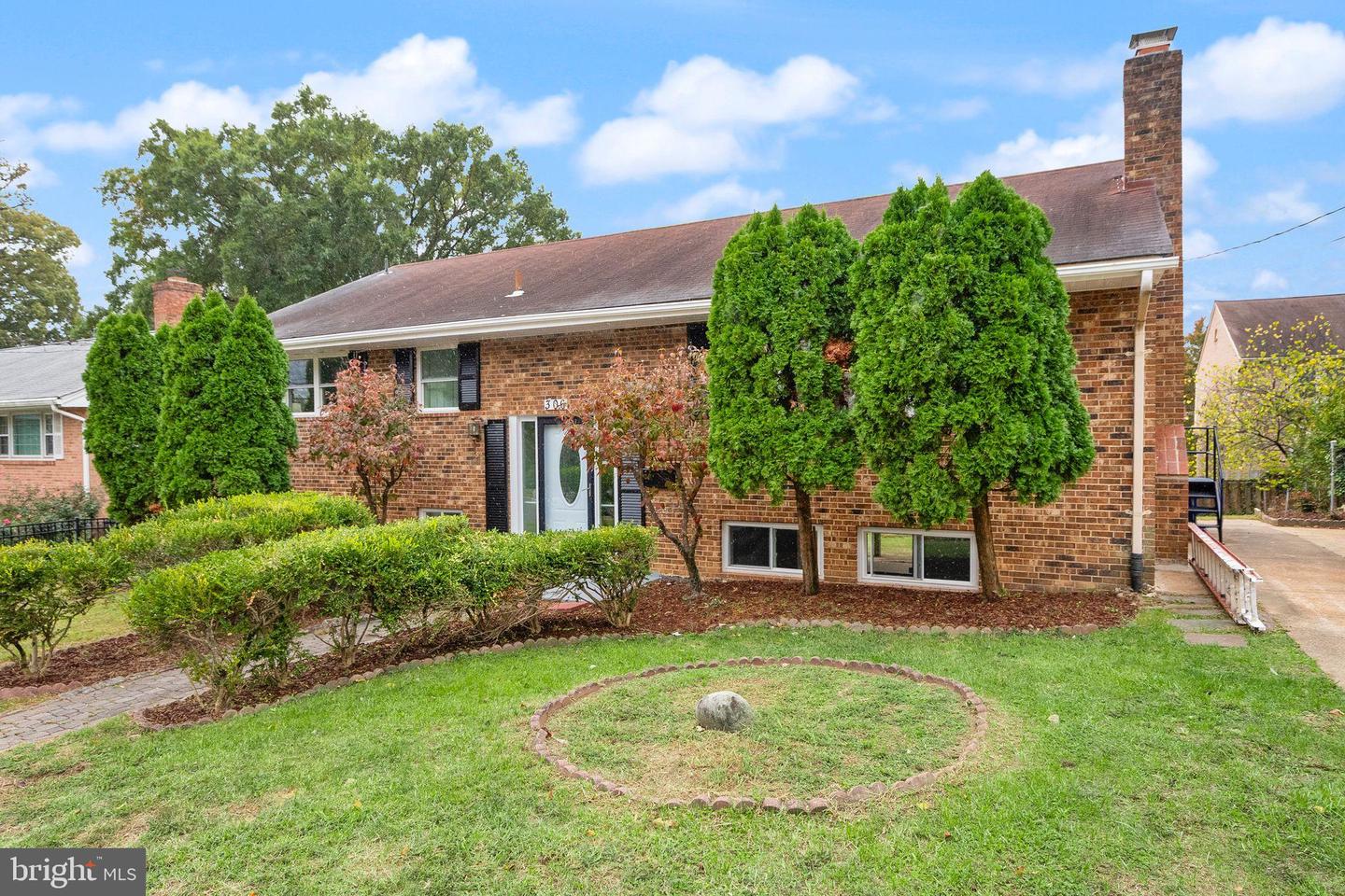 306 N MADISON ST, ARLINGTON, Virginia 22203, 5 Bedrooms Bedrooms, 13 Rooms Rooms,3 BathroomsBathrooms,Residential,For sale,306 N MADISON ST,VAAR2069576 MLS # VAAR2069576