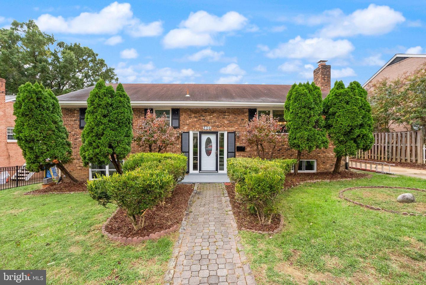 306 N MADISON ST, ARLINGTON, Virginia 22203, 5 Bedrooms Bedrooms, 13 Rooms Rooms,3 BathroomsBathrooms,Residential,For sale,306 N MADISON ST,VAAR2069576 MLS # VAAR2069576