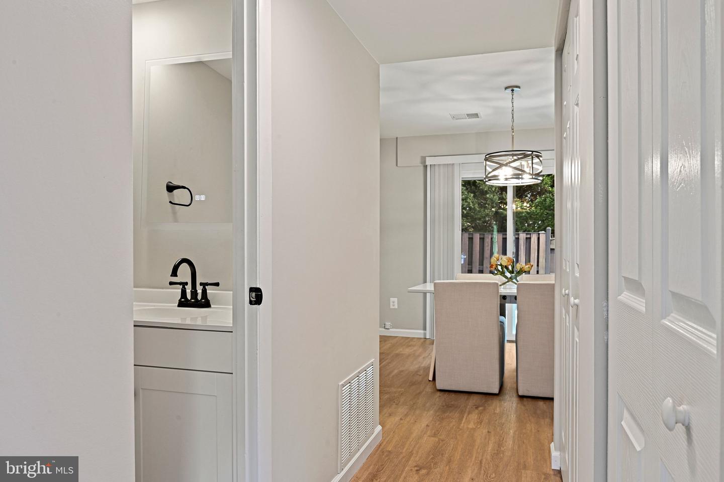 1118 SHANNON PL, HERNDON, Virginia 20170, 3 Bedrooms Bedrooms, ,2 BathroomsBathrooms,Residential,For sale,1118 SHANNON PL,VAFX2293754 MLS # VAFX2293754