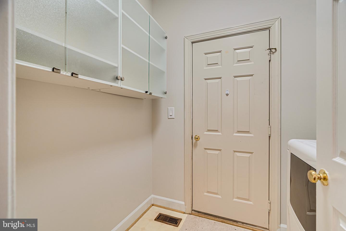 1936 LORD FAIRFAX RD, VIENNA, Virginia 22182, 5 Bedrooms Bedrooms, ,3 BathroomsBathrooms,Residential,For sale,1936 LORD FAIRFAX RD,VAFX2293756 MLS # VAFX2293756