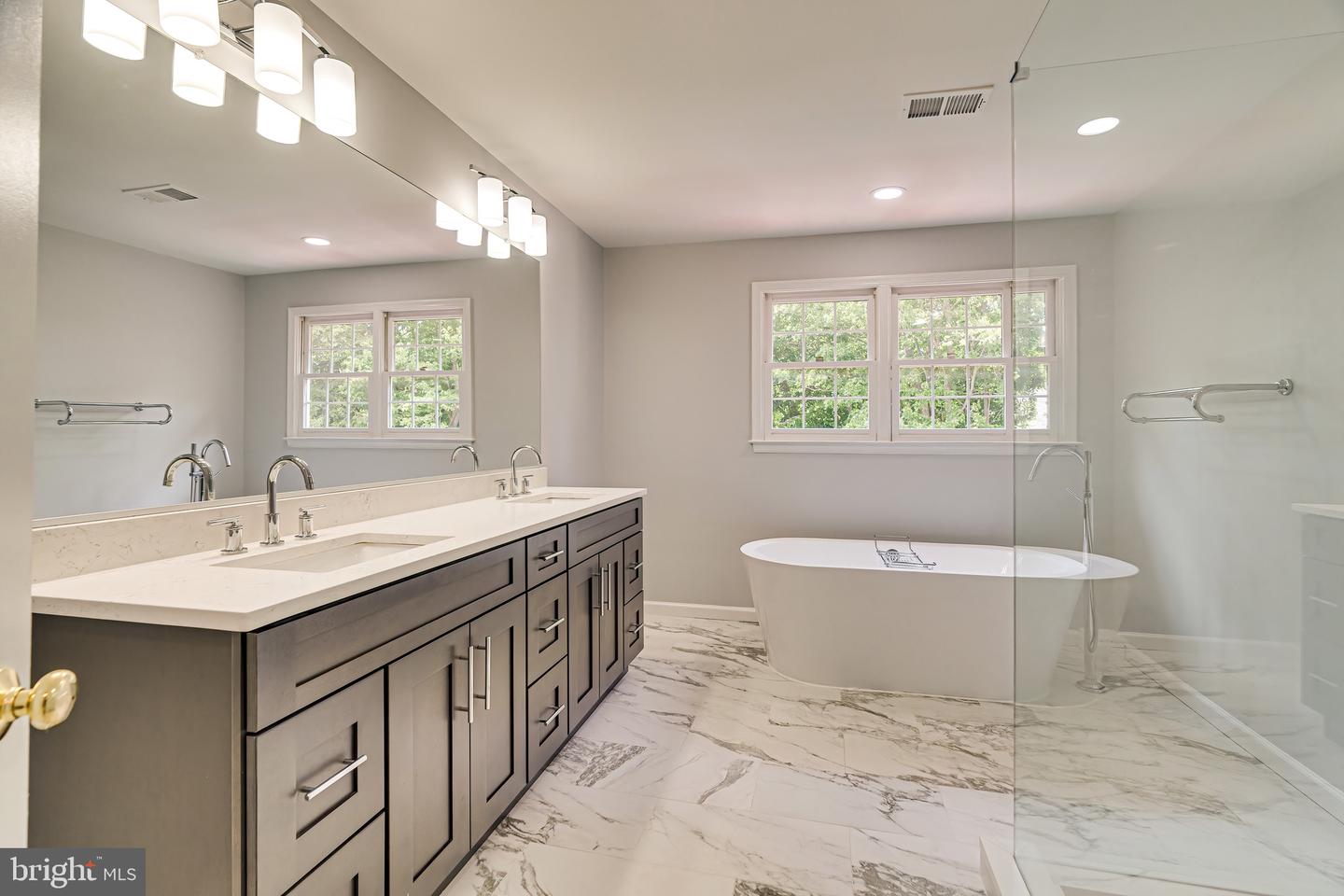 1936 LORD FAIRFAX RD, VIENNA, Virginia 22182, 5 Bedrooms Bedrooms, ,3 BathroomsBathrooms,Residential,For sale,1936 LORD FAIRFAX RD,VAFX2293756 MLS # VAFX2293756