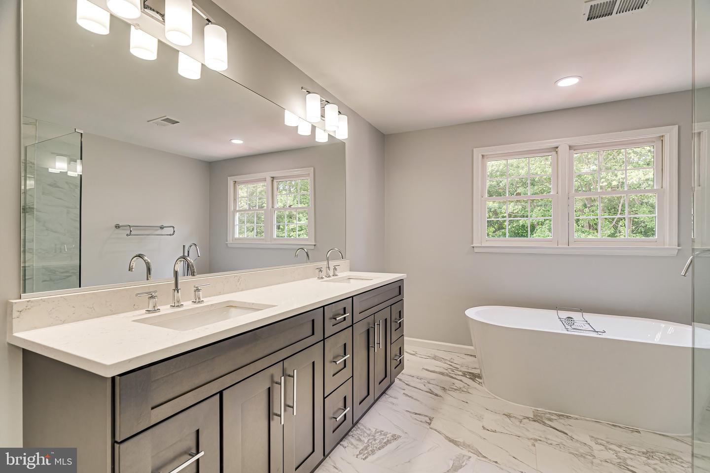 1936 LORD FAIRFAX RD, VIENNA, Virginia 22182, 5 Bedrooms Bedrooms, ,3 BathroomsBathrooms,Residential,For sale,1936 LORD FAIRFAX RD,VAFX2293756 MLS # VAFX2293756