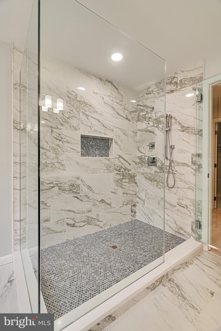 1936 LORD FAIRFAX RD, VIENNA, Virginia 22182, 5 Bedrooms Bedrooms, ,3 BathroomsBathrooms,Residential,For sale,1936 LORD FAIRFAX RD,VAFX2293756 MLS # VAFX2293756