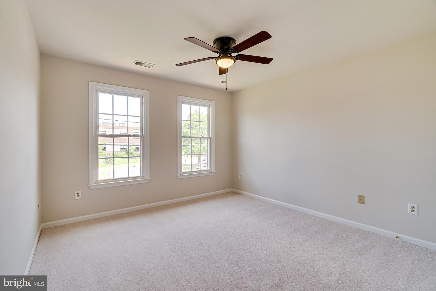 1936 LORD FAIRFAX RD, VIENNA, Virginia 22182, 5 Bedrooms Bedrooms, ,3 BathroomsBathrooms,Residential,For sale,1936 LORD FAIRFAX RD,VAFX2293756 MLS # VAFX2293756