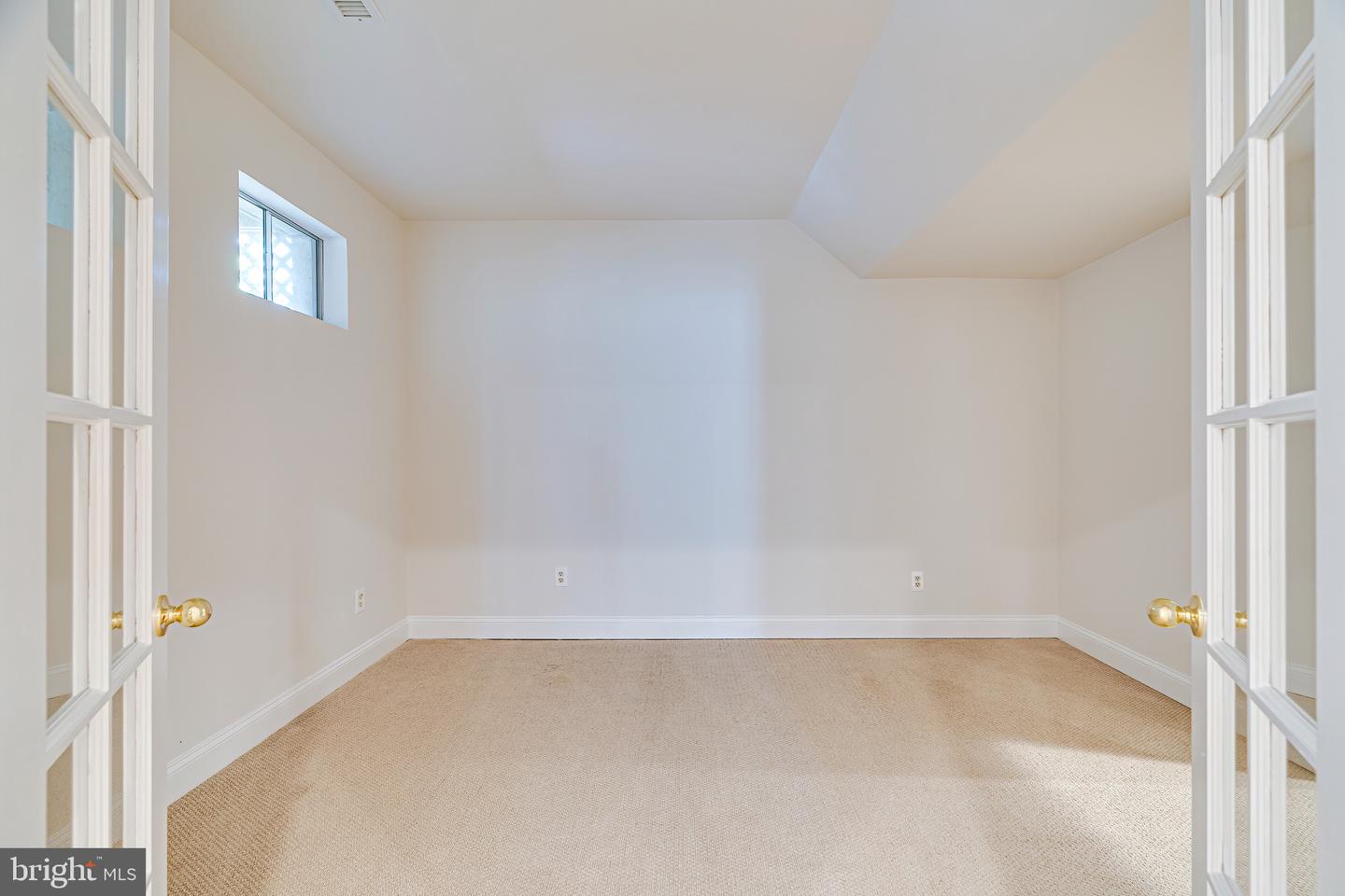 1936 LORD FAIRFAX RD, VIENNA, Virginia 22182, 5 Bedrooms Bedrooms, ,3 BathroomsBathrooms,Residential,For sale,1936 LORD FAIRFAX RD,VAFX2293756 MLS # VAFX2293756