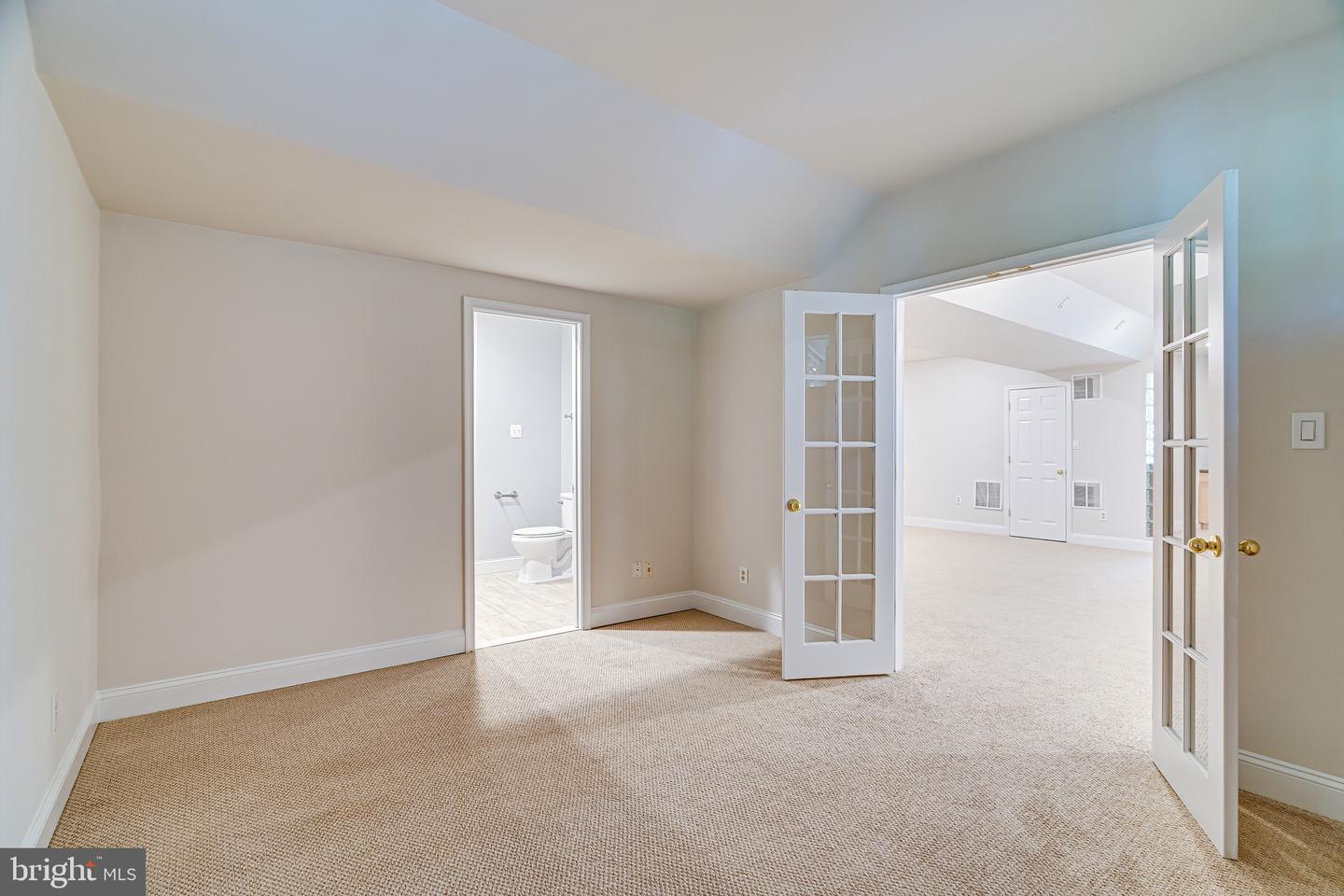 1936 LORD FAIRFAX RD, VIENNA, Virginia 22182, 5 Bedrooms Bedrooms, ,3 BathroomsBathrooms,Residential,For sale,1936 LORD FAIRFAX RD,VAFX2293756 MLS # VAFX2293756