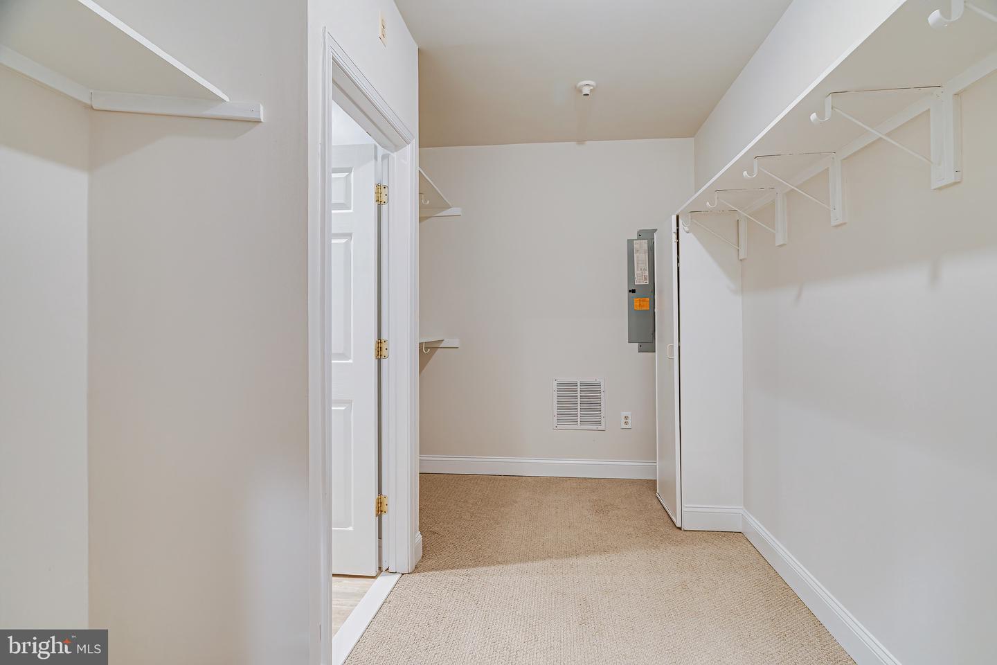 1936 LORD FAIRFAX RD, VIENNA, Virginia 22182, 5 Bedrooms Bedrooms, ,3 BathroomsBathrooms,Residential,For sale,1936 LORD FAIRFAX RD,VAFX2293756 MLS # VAFX2293756