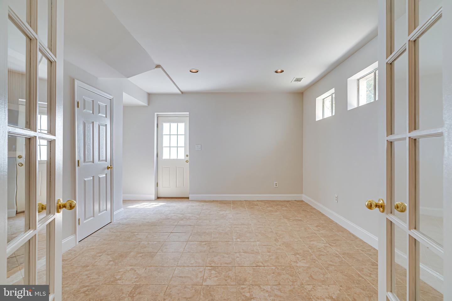 1936 LORD FAIRFAX RD, VIENNA, Virginia 22182, 5 Bedrooms Bedrooms, ,3 BathroomsBathrooms,Residential,For sale,1936 LORD FAIRFAX RD,VAFX2293756 MLS # VAFX2293756