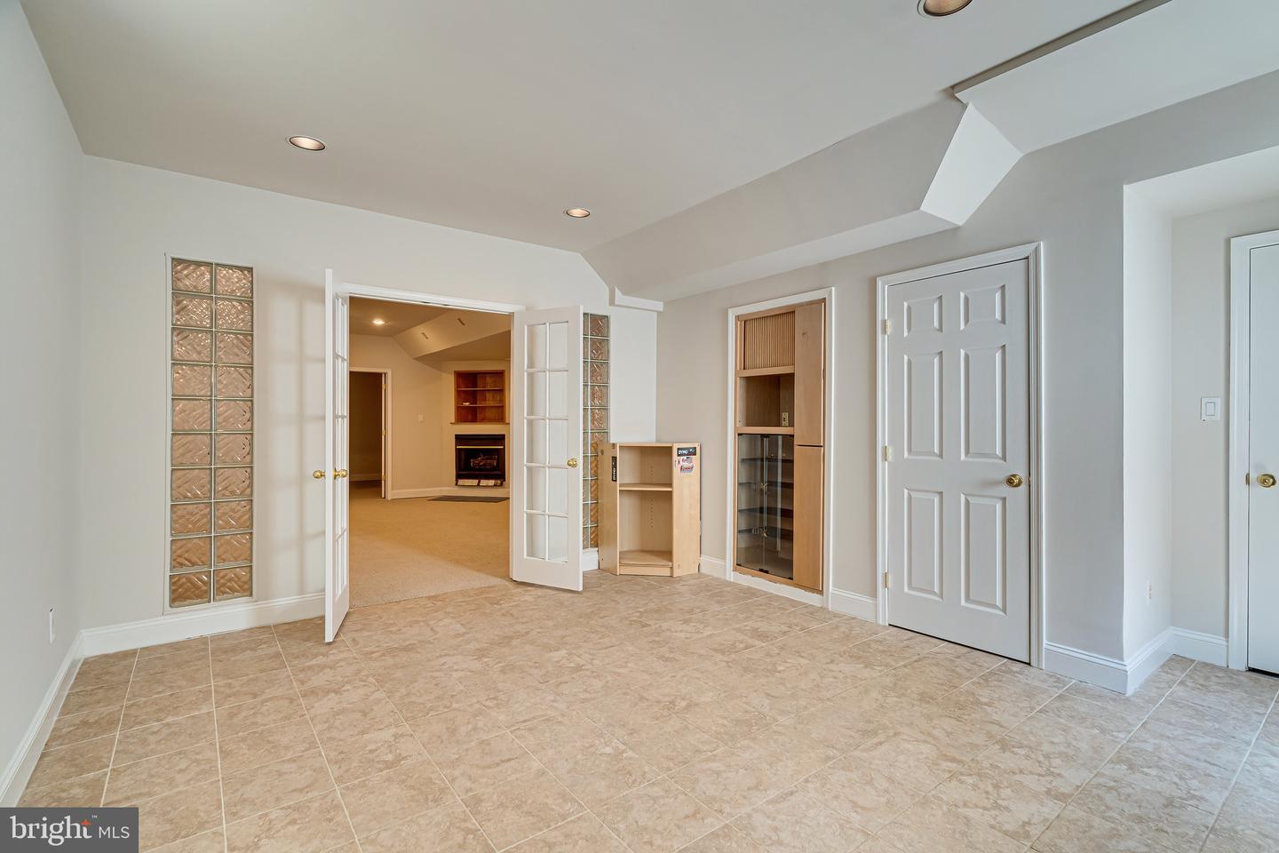 1936 LORD FAIRFAX RD, VIENNA, Virginia 22182, 5 Bedrooms Bedrooms, ,3 BathroomsBathrooms,Residential,For sale,1936 LORD FAIRFAX RD,VAFX2293756 MLS # VAFX2293756