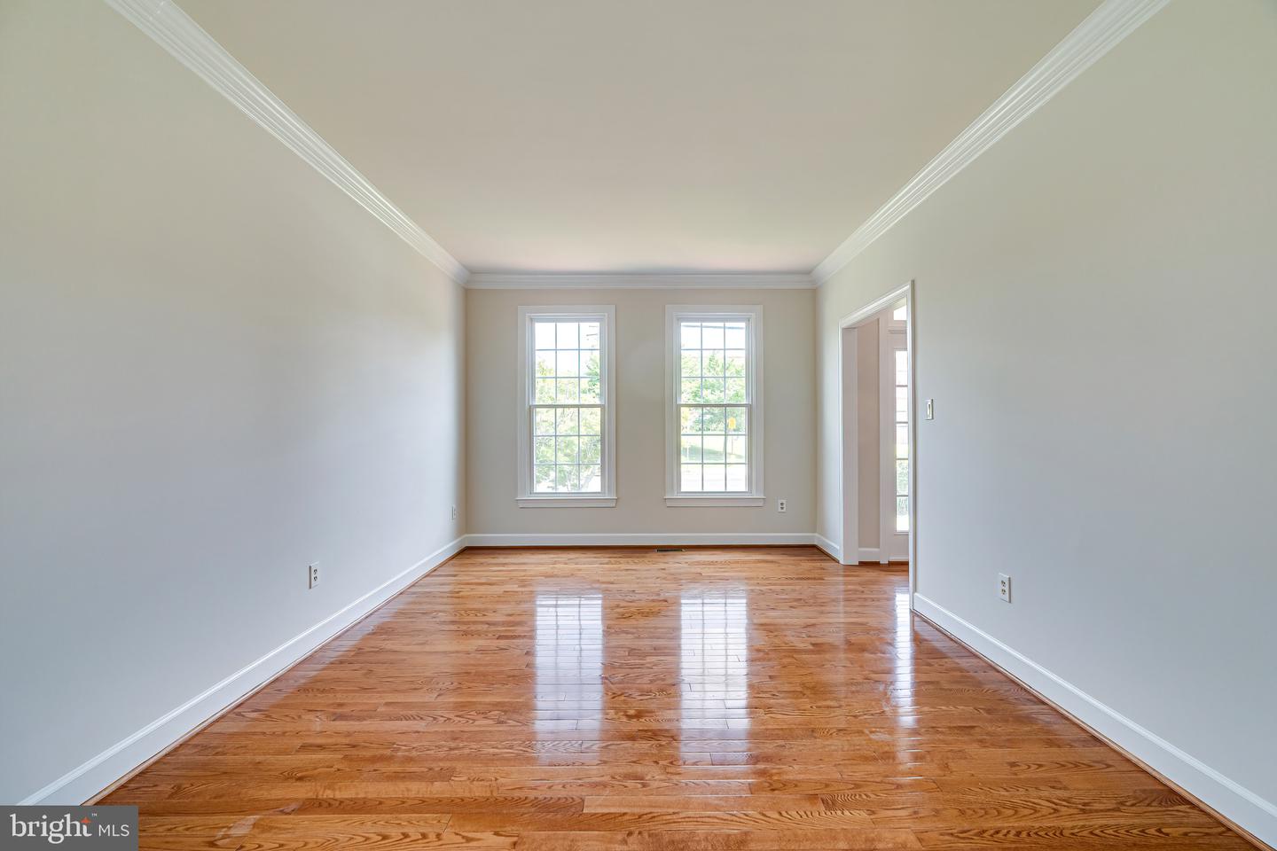 1936 LORD FAIRFAX RD, VIENNA, Virginia 22182, 5 Bedrooms Bedrooms, ,3 BathroomsBathrooms,Residential,For sale,1936 LORD FAIRFAX RD,VAFX2293756 MLS # VAFX2293756