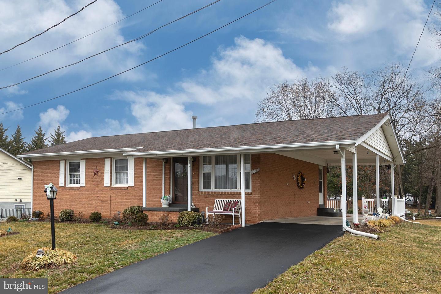 216 W CEDARMEADE AVE, WINCHESTER, Virginia 22601, 3 Bedrooms Bedrooms, ,2 BathroomsBathrooms,Residential,For sale,216 W CEDARMEADE AVE,VAWI2010094 MLS # VAWI2010094