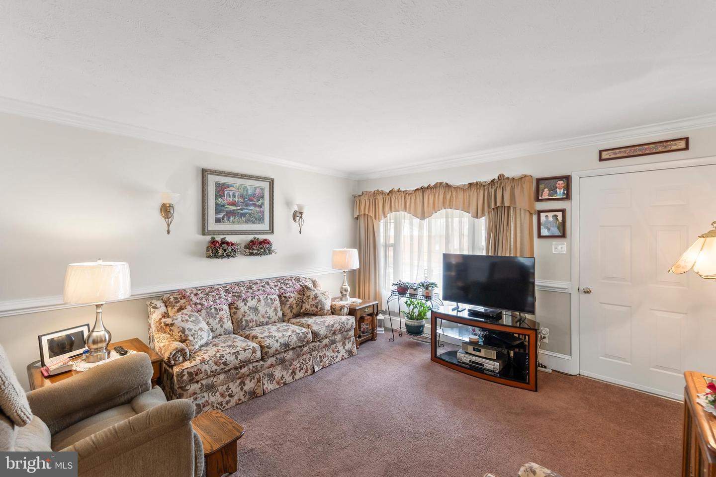 216 W CEDARMEADE AVE, WINCHESTER, Virginia 22601, 3 Bedrooms Bedrooms, ,2 BathroomsBathrooms,Residential,For sale,216 W CEDARMEADE AVE,VAWI2010094 MLS # VAWI2010094