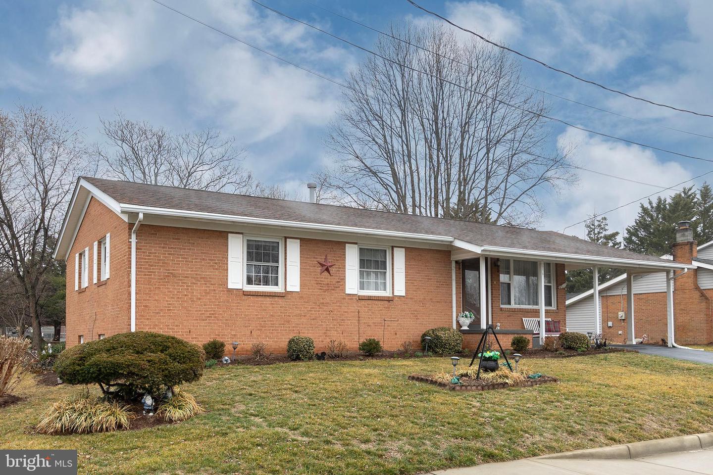 216 W CEDARMEADE AVE, WINCHESTER, Virginia 22601, 3 Bedrooms Bedrooms, ,2 BathroomsBathrooms,Residential,For sale,216 W CEDARMEADE AVE,VAWI2010094 MLS # VAWI2010094