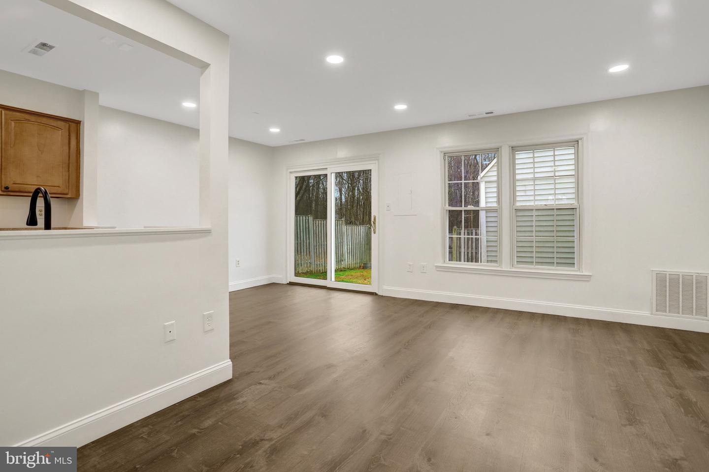 5840 BURKE MANOR CT, BURKE, Virginia 22015, 3 Bedrooms Bedrooms, ,1 BathroomBathrooms,Residential,For sale,5840 BURKE MANOR CT,VAFX2294038 MLS # VAFX2294038